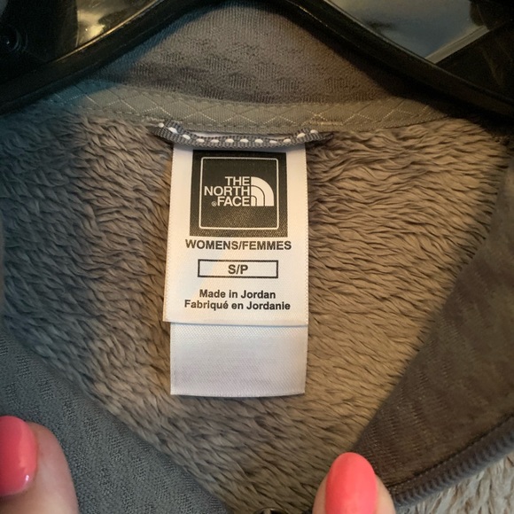 North Face Pullover with Pockets - Picture 2 of 3